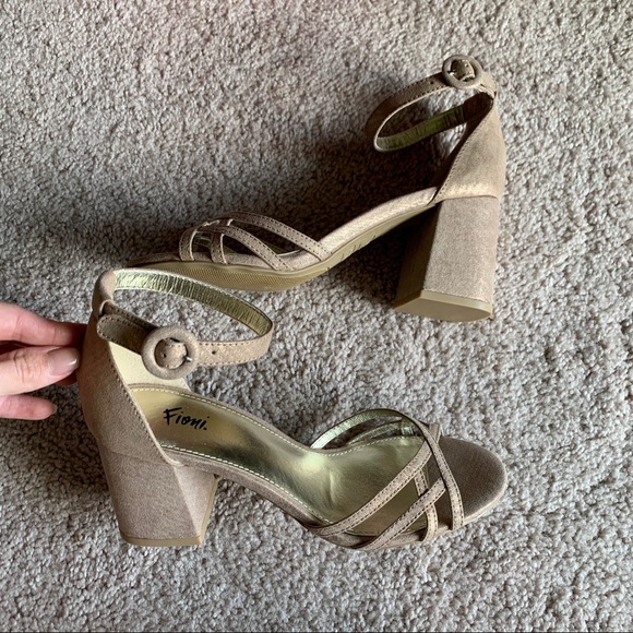 Fioni Block Heel Sandal Size: 7 - Picture 2 of 14